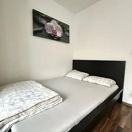 950m To Cathedral, Ground Floor Colonia